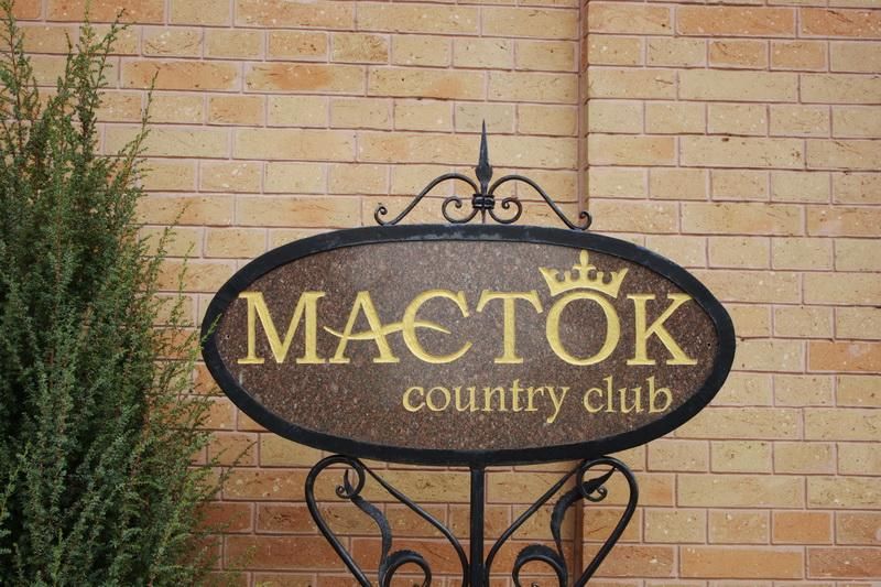 Отель Maetok Country Club Petrove